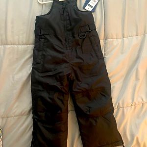 NWT Black 3t Snow Bibs